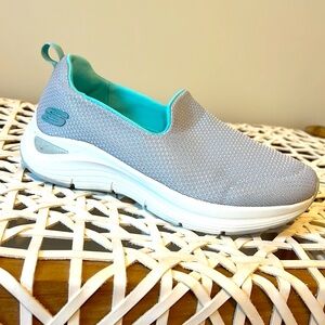 Original Skechers autocomfort style Size 6.5 US